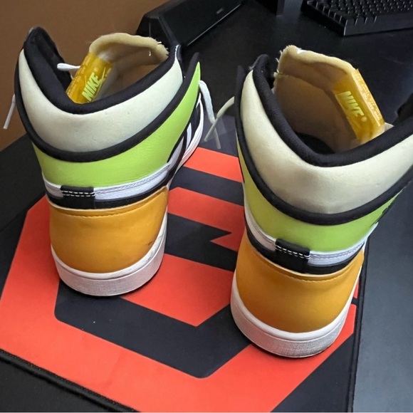 Jordan 1 OG “Volt Gold” - Picture 3 of 7